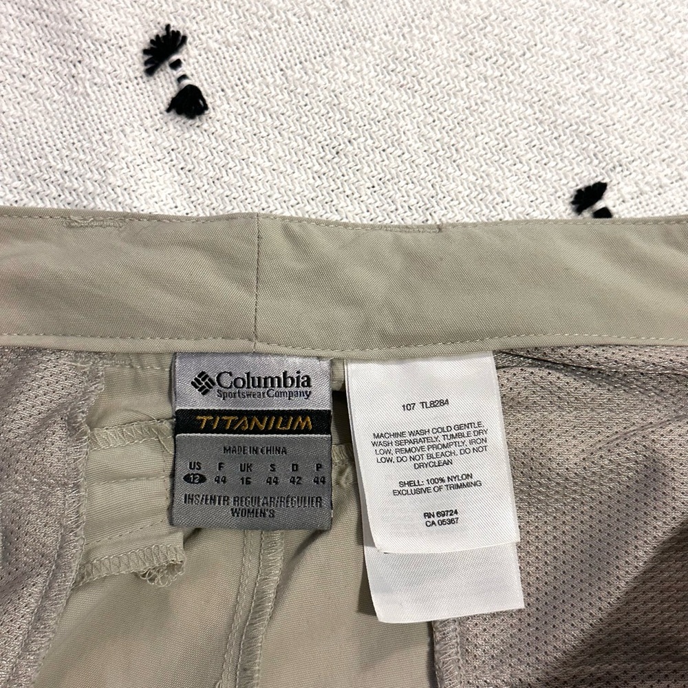 Columbia Women's Light Khaki Zip-Off Cargo Pants - Picture 2 of 9